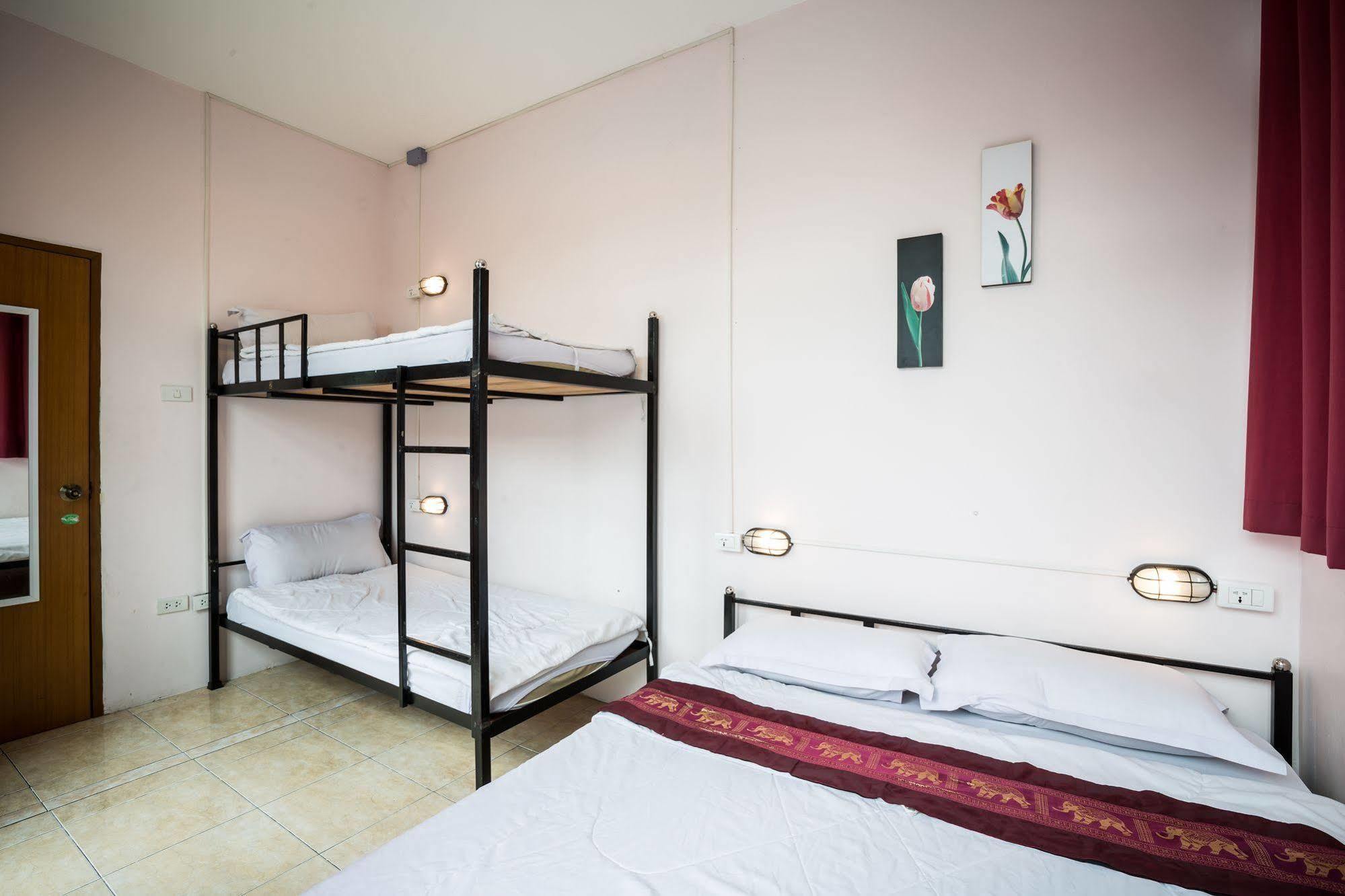 Orchid Hostel Bangkok Extérieur photo