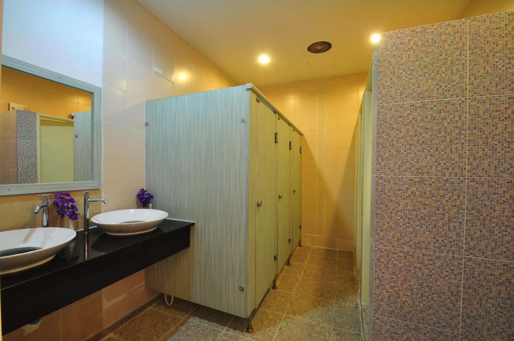 Orchid Hostel Bangkok Extérieur photo